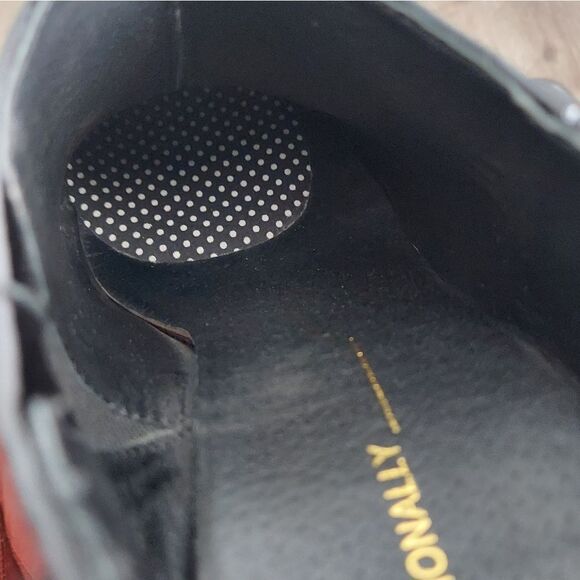 Intentionally Blank Nadia Patent Leather Block Heel Bootie in Black Size 8 - Picture 10 of 10